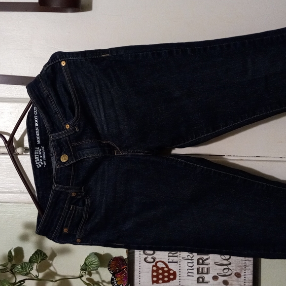 Signature-Levi Strauss & Co., like new Navy Blue, Sz 8s/W29 L30 - Picture 3 of 4